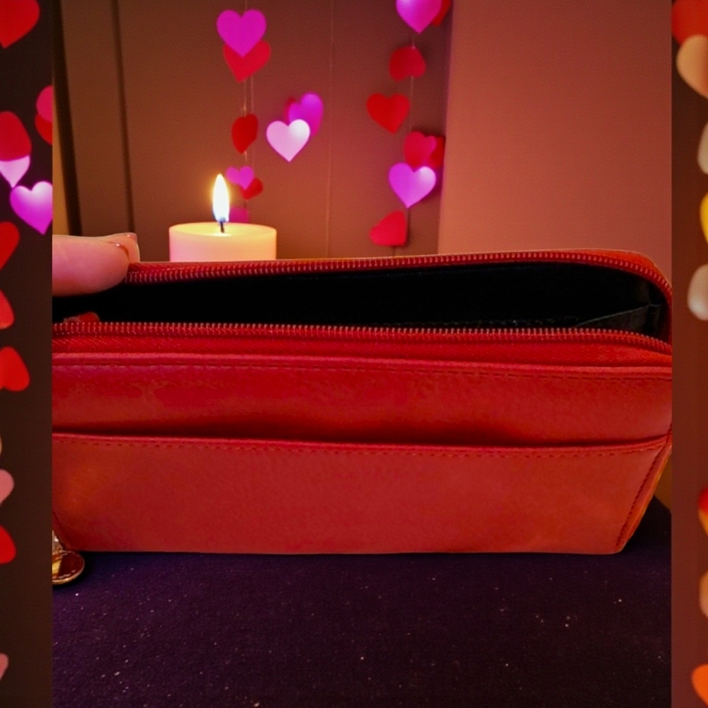 NEW LC Lauren Conrad Red Whitney Heart Wallet - Picture 3 of 6